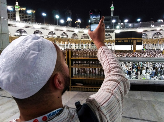 بالفيديو: مشهد لرفع كسوة الكعبة استعدادا لموسم الحج صورة رقم 4