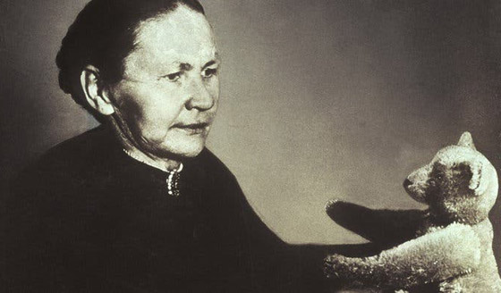 صورة رقم 5 - امرأة حُرمت من طفولتها بسبب المرض فأسعدت أطفال العام أجمع! صورة رقم 5 - امرأة حُرمت من طفولتها بسبب المرض فأسعدت أطفال العام أجمع!