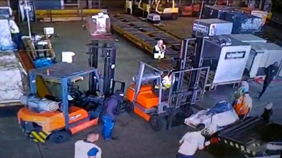 البرازيل: عصابة تسرق سبائك ذهب بقيمة 30 مليون دولار من مطار شحن صورة رقم 5 البرازيل: عصابة تسرق سبائك ذهب بقيمة 30 مليون دولار من مطار شحن صورة رقم 5