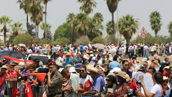 بالدموع والأعلام يودع التونسيون رئيسهم الراحل الباجي قايد السبسي صورة رقم 3 بالدموع والأعلام يودع التونسيون رئيسهم الراحل الباجي قايد السبسي صورة رقم 3