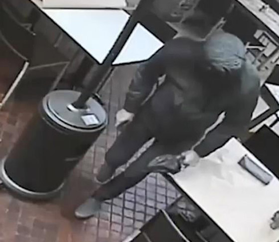 رجل يطعن نفسه ويشعل النار في مطعمه ويقدم بلاغ محاولة قتله! صورة رقم 9 رجل يطعن نفسه ويشعل النار في مطعمه ويقدم بلاغ محاولة قتله! صورة رقم 9