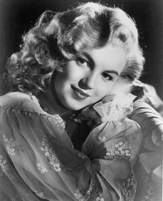 ذكرى ميلاد مارلين مونرو أسطورة الاغراء والجمال التي هزّت هوليوود ورحلت بغموض! صورة رقم 3