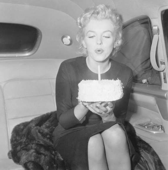 ذكرى ميلاد مارلين مونرو أسطورة الاغراء والجمال التي هزّت هوليوود ورحلت بغموض! صورة رقم 5
