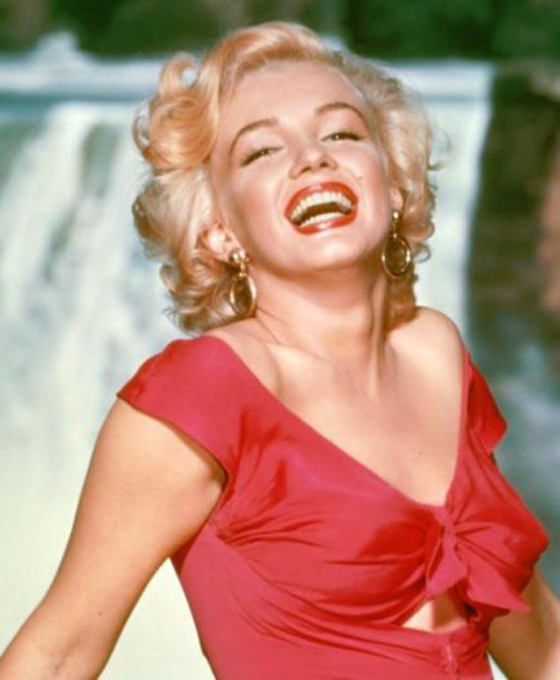 ذكرى ميلاد مارلين مونرو أسطورة الاغراء والجمال التي هزّت هوليوود ورحلت بغموض! صورة رقم 14
