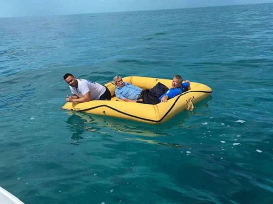 معجزة.. نجاة ركاب طائرة بعد سقوطها في المحيط صورة رقم 2 معجزة.. نجاة ركاب طائرة بعد سقوطها في المحيط صورة رقم 2