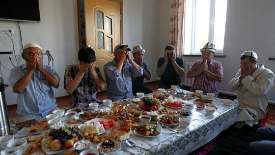 بالصور: فرحة عيد الأضحى والاحتفالات تحل على المسلمين حول العالم صورة رقم 6 بالصور: فرحة عيد الأضحى والاحتفالات تحل على المسلمين حول العالم صورة رقم 6