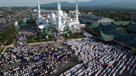 بالصور: فرحة عيد الأضحى والاحتفالات تحل على المسلمين حول العالم صورة رقم 7 بالصور: فرحة عيد الأضحى والاحتفالات تحل على المسلمين حول العالم صورة رقم 7