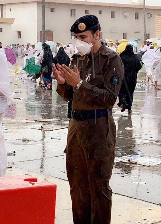 مشهد مهيب: هطول أمطار غزيرة على عرفات أثناء صلاة الحجاج! فيديو صورة رقم 1 مشهد مهيب: هطول أمطار غزيرة على عرفات أثناء صلاة الحجاج! فيديو صورة رقم 1
