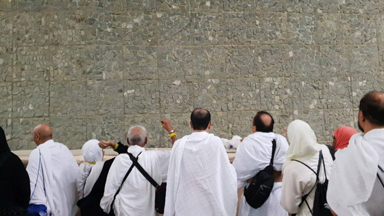 الحجاج يرمون الجمرات في مشعر منى في أول أيام عيد الأضحى المبارك صورة رقم 6 الحجاج يرمون الجمرات في مشعر منى في أول أيام عيد الأضحى المبارك صورة رقم 6