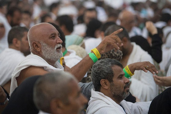 الحجاج يرمون الجمرات في مشعر منى في أول أيام عيد الأضحى المبارك صورة رقم 8 الحجاج يرمون الجمرات في مشعر منى في أول أيام عيد الأضحى المبارك صورة رقم 8