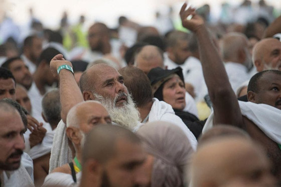 الحجاج يرمون الجمرات في مشعر منى في أول أيام عيد الأضحى المبارك صورة رقم 9 الحجاج يرمون الجمرات في مشعر منى في أول أيام عيد الأضحى المبارك صورة رقم 9