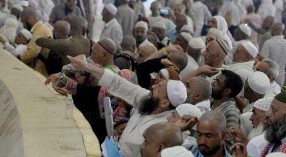 الحجاج يرمون الجمرات في مشعر منى في أول أيام عيد الأضحى المبارك صورة رقم 21 الحجاج يرمون الجمرات في مشعر منى في أول أيام عيد الأضحى المبارك صورة رقم 21