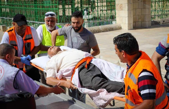 قوات الاحتلال تقتحم المسجد الأقصى وتهاجم المصلين بعد صلاة العيد صورة رقم 18 قوات الاحتلال تقتحم المسجد الأقصى وتهاجم المصلين بعد صلاة العيد صورة رقم 18