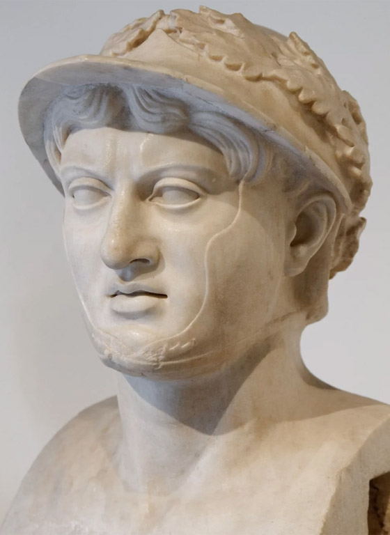 16 طريقة غريبة وتراجيدية تسببت بموت شخصيات إغريقية بارزة صورة رقم 12