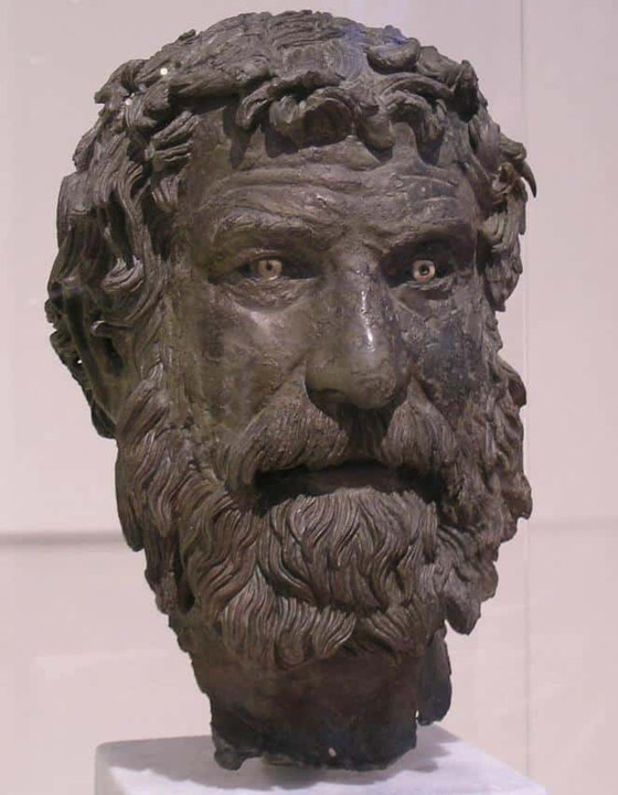 16 طريقة غريبة وتراجيدية تسببت بموت شخصيات إغريقية بارزة صورة رقم 7