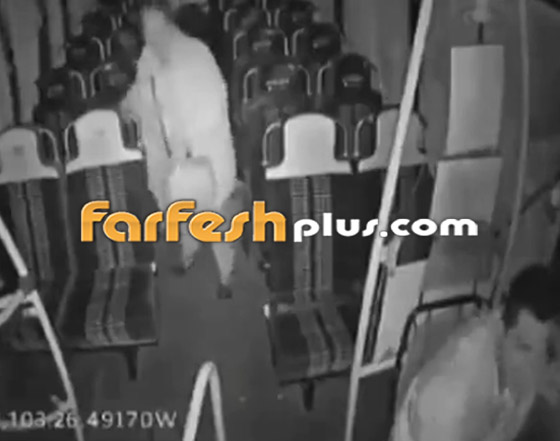 سائق حافلة كاد أن يتوقف قلبه من الفزع بسبب امرأة عجوز وشاب! فيديو صورة رقم 2