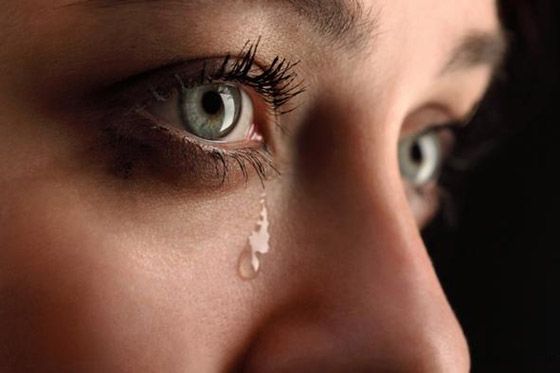 لكل دمعة أسرارها.. إليك حقائق لا تعرفها عن الدموع صورة رقم 2 لكل دمعة أسرارها.. إليك حقائق لا تعرفها عن الدموع صورة رقم 2