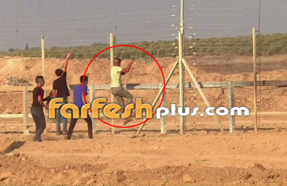 تحقيق يُظهر لحظة قنص الطفل الفلسطيني عثمان حلس على حدود غزة صورة رقم 5 تحقيق يُظهر لحظة قنص الطفل الفلسطيني عثمان حلس على حدود غزة صورة رقم 5