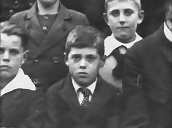 بالصور: إليكم أكثر قادة العالم شهرة عندما كانوا مجرد أطفال صغار صورة رقم 4 بالصور: إليكم أكثر قادة العالم شهرة عندما كانوا مجرد أطفال صغار صورة رقم 4