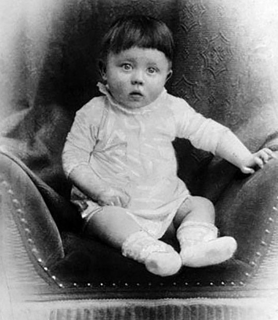 بالصور: إليكم أكثر قادة العالم شهرة عندما كانوا مجرد أطفال صغار صورة رقم 12 بالصور: إليكم أكثر قادة العالم شهرة عندما كانوا مجرد أطفال صغار صورة رقم 12