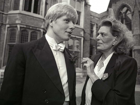 بالصور: إليكم أكثر قادة العالم شهرة عندما كانوا مجرد أطفال صغار صورة رقم 25 بالصور: إليكم أكثر قادة العالم شهرة عندما كانوا مجرد أطفال صغار صورة رقم 25