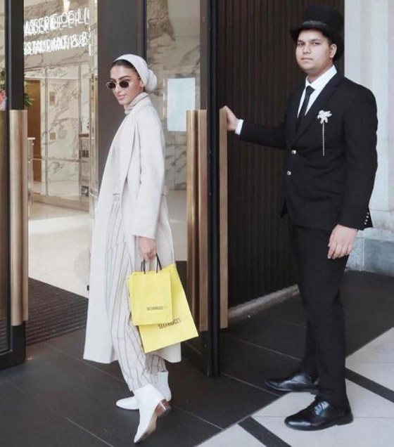 بالصور: أزياء عملية ومريحة للمحجبات من وحي السعودية يارا النملة صورة رقم 5 بالصور: أزياء عملية ومريحة للمحجبات من وحي السعودية يارا النملة صورة رقم 5
