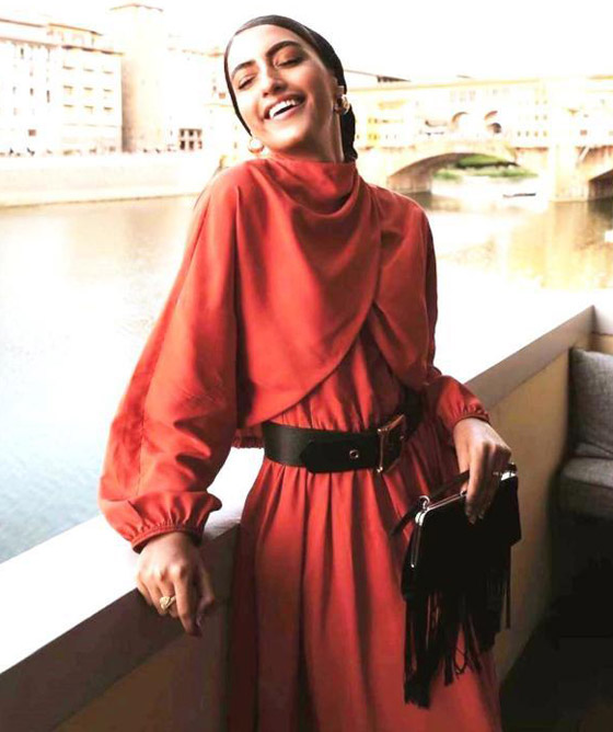 بالصور: أزياء عملية ومريحة للمحجبات من وحي السعودية يارا النملة صورة رقم 9 بالصور: أزياء عملية ومريحة للمحجبات من وحي السعودية يارا النملة صورة رقم 9