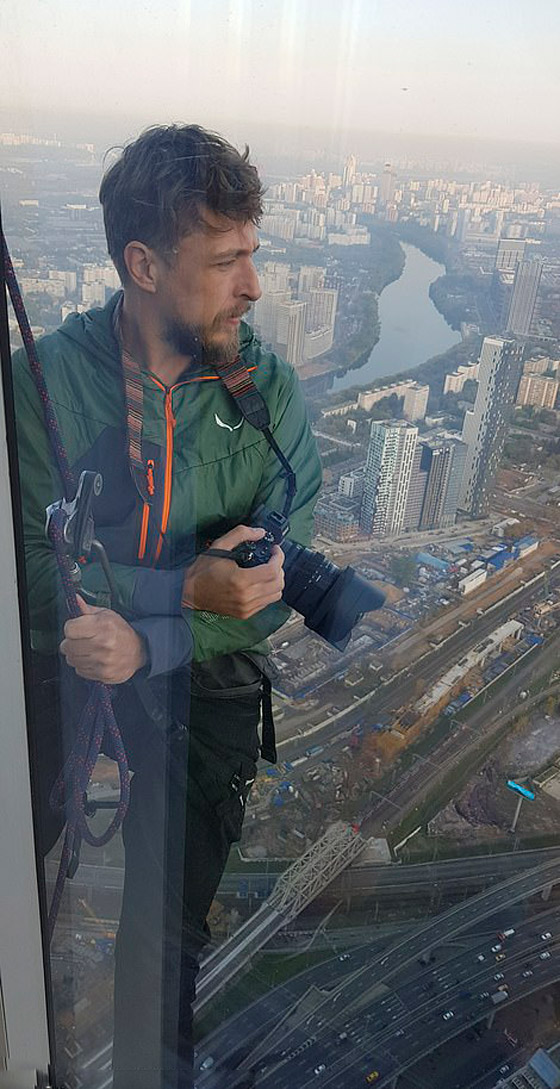 رياضيون يدخلون موسوعة غينيس بالمشي على الحبال على ارتفاع مستحيل! صورة رقم 6