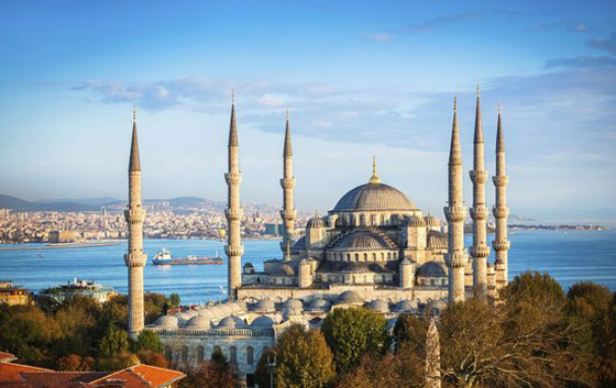 إحداها يزورها 22 مليون سائح كل عام.. أجمل 10 مزارات في العالم صورة رقم 3