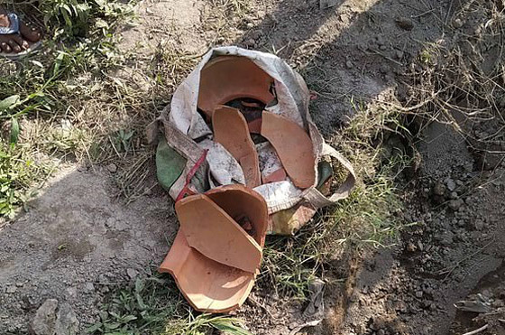 صوت رضيعة من تحت الأرض.. حفر القبر فتلقى مفاجأة صادمة! صور صورة رقم 2