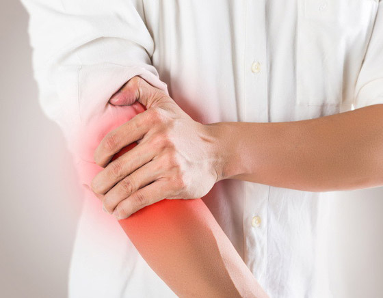 أبرزها ألم الذراع.. 8 أعراض وعلامات لأمراض ومشاكل في القلب صورة رقم 1