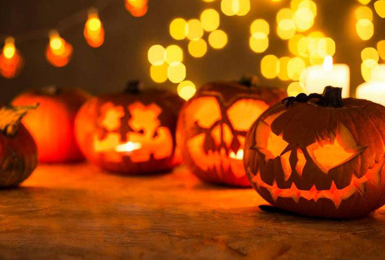 طرق غريبة ومضحكة للاحتفال بعيد الهالوين في جميع أنحاء العالم صورة رقم 1 طرق غريبة ومضحكة للاحتفال بعيد الهالوين في جميع أنحاء العالم صورة رقم 1