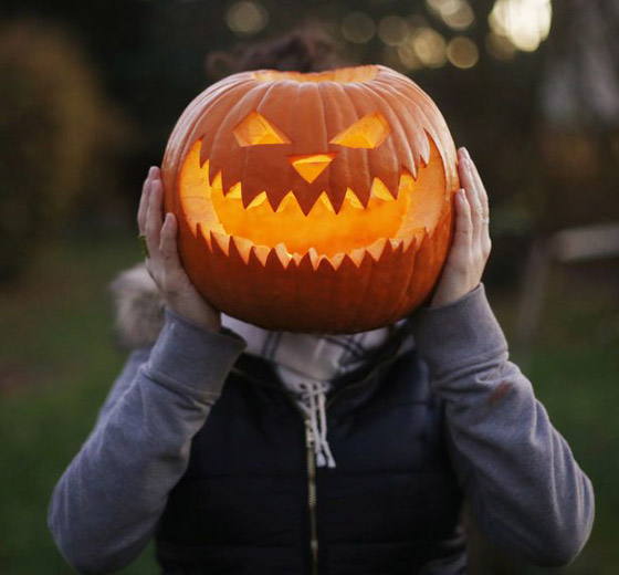 طرق غريبة ومضحكة للاحتفال بعيد الهالوين في جميع أنحاء العالم صورة رقم 7 طرق غريبة ومضحكة للاحتفال بعيد الهالوين في جميع أنحاء العالم صورة رقم 7