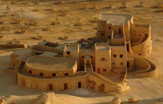 بالصور: فندق في مصر بلا كهرباء وهواتف ومبني من الطين! ما قصته؟ صورة رقم 1