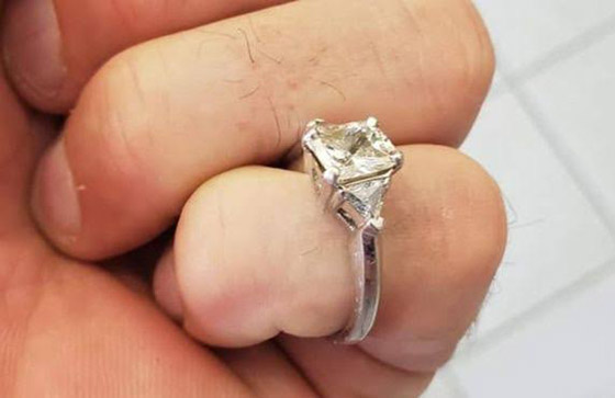 أغرب الأشياء المنسية في السيارات المستعملة بعد بيعها لمالكين جدد! صورة رقم 6
