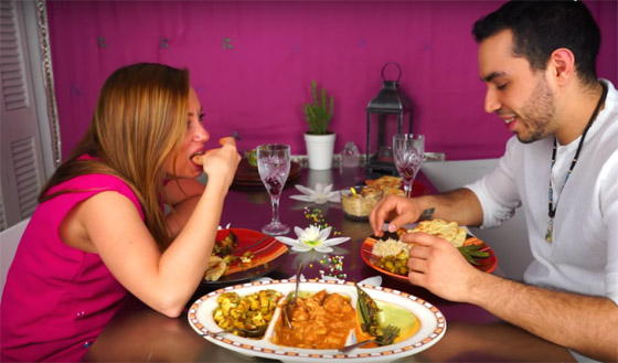 لا شوكة ولا سكينة.. إليكم فوائد مذهلة لتناول الطعام بالأيدي! صورة رقم 5 لا شوكة ولا سكينة.. إليكم فوائد مذهلة لتناول الطعام بالأيدي! صورة رقم 5