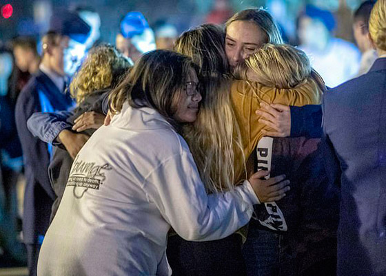 مقتل وإصابة طلاب في حادث إطلاق نار بمدرسة ثانوية في كاليفورنيا! صورة رقم 22 مقتل وإصابة طلاب في حادث إطلاق نار بمدرسة ثانوية في كاليفورنيا! صورة رقم 22