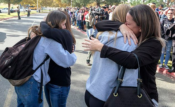 مقتل وإصابة طلاب في حادث إطلاق نار بمدرسة ثانوية في كاليفورنيا! صورة رقم 32 مقتل وإصابة طلاب في حادث إطلاق نار بمدرسة ثانوية في كاليفورنيا! صورة رقم 32