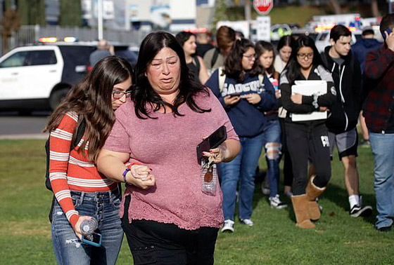 مقتل وإصابة طلاب في حادث إطلاق نار بمدرسة ثانوية في كاليفورنيا! صورة رقم 36 مقتل وإصابة طلاب في حادث إطلاق نار بمدرسة ثانوية في كاليفورنيا! صورة رقم 36