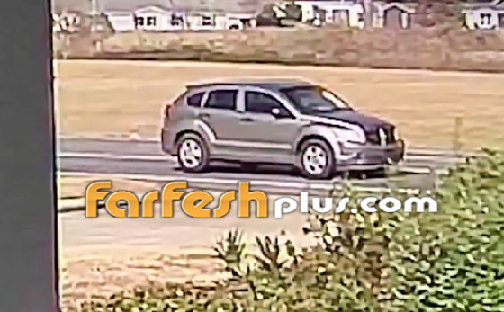 فيديو طريف.. لص غبي وأخرق يتعثر ويقع 3 مرات بعد سرقته البنك! صورة رقم 9