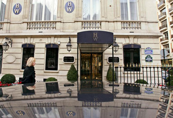 تعرفوا إلى أشهر عمليات لسرقة المجوهرات في العصر الحديث صورة رقم 5 تعرفوا إلى أشهر عمليات لسرقة المجوهرات في العصر الحديث صورة رقم 5