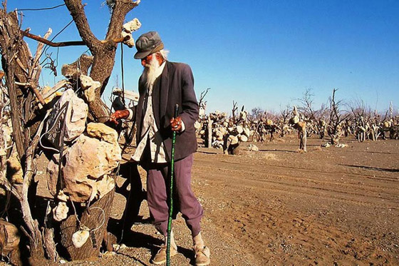 حديقة إيرانية مرعبة هي الأغرب بالعالم.. أحجار بدلا من الفاكهة! صور صورة رقم 12