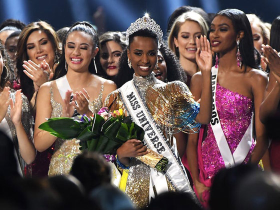 سمراء من جنوب إفريقيا تتوج ملكة جمال الكون 2019.. وتاجها يخطف الأنظار صورة رقم 1