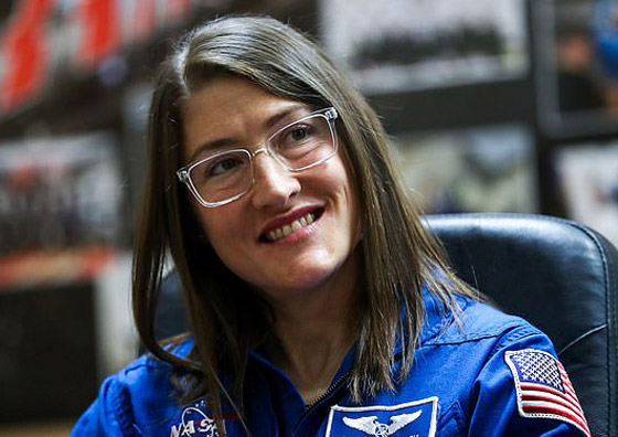 قضت أطول وقت في الفضاء الخارجي.. رائدة فضاء تدخل التاريخ! صورة رقم 6