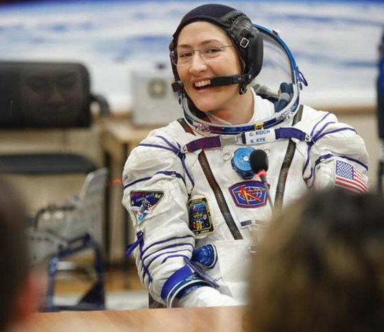 قضت أطول وقت في الفضاء الخارجي.. رائدة فضاء تدخل التاريخ! صورة رقم 10