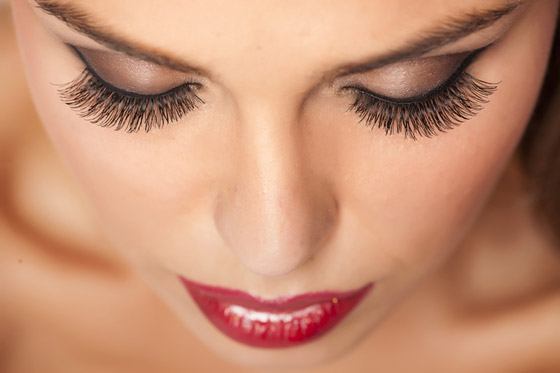 خلطات طبيعية لتطويل الرموش لجعلها طويلة وممتلئة ساحرة صورة رقم 1 خلطات طبيعية لتطويل الرموش لجعلها طويلة وممتلئة ساحرة صورة رقم 1