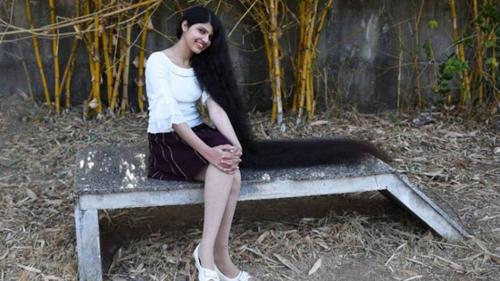 شاهدوا .. صاحبة أطول شعر في العالم تحافظ على لقبها في موسوعة غينيس صورة رقم 4