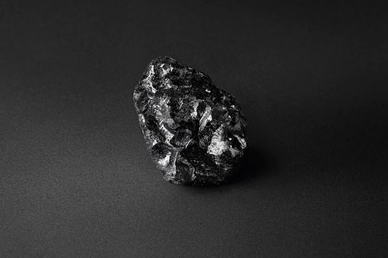 ألماسة بحجم كرة التنس تخطف الأنظار في أحد المتاجر في باريس! صورة رقم 18