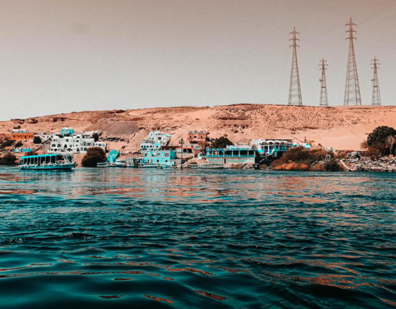 بيوت النوبة بقرية غرب سهيل بمصر.. منازل ملونة بكل ألوان قوس القزح صورة رقم 1