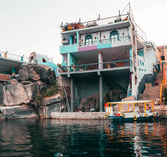 بيوت النوبة بقرية غرب سهيل بمصر.. منازل ملونة بكل ألوان قوس القزح صورة رقم 6